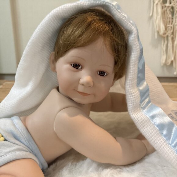 Vintage 1994 The Ashton-Drake Galleries Barely Yours Snug As A Bug In A Rug Doll - Picture 15 of 16